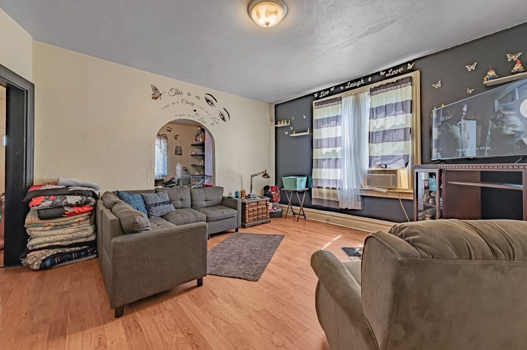 350 Frothingham Ave, Jeannette, PA 15644