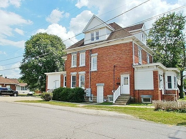 801 Pike St, Houston, PA 15342-1342