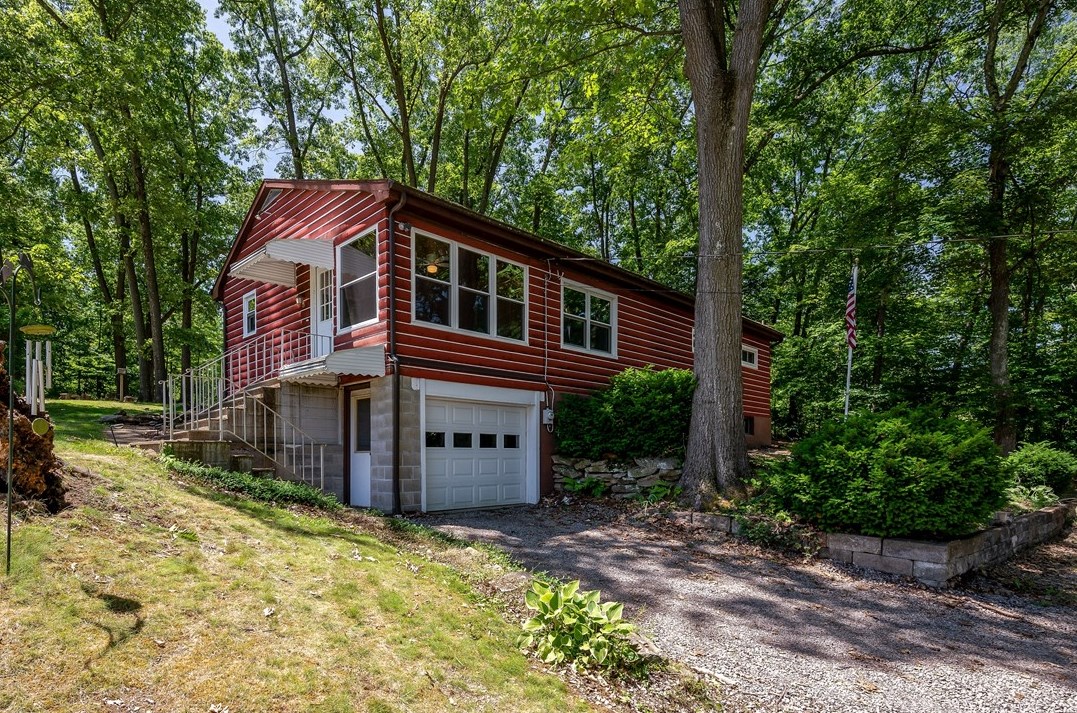 112 Hinchberger Rd, Butler, PA 16002