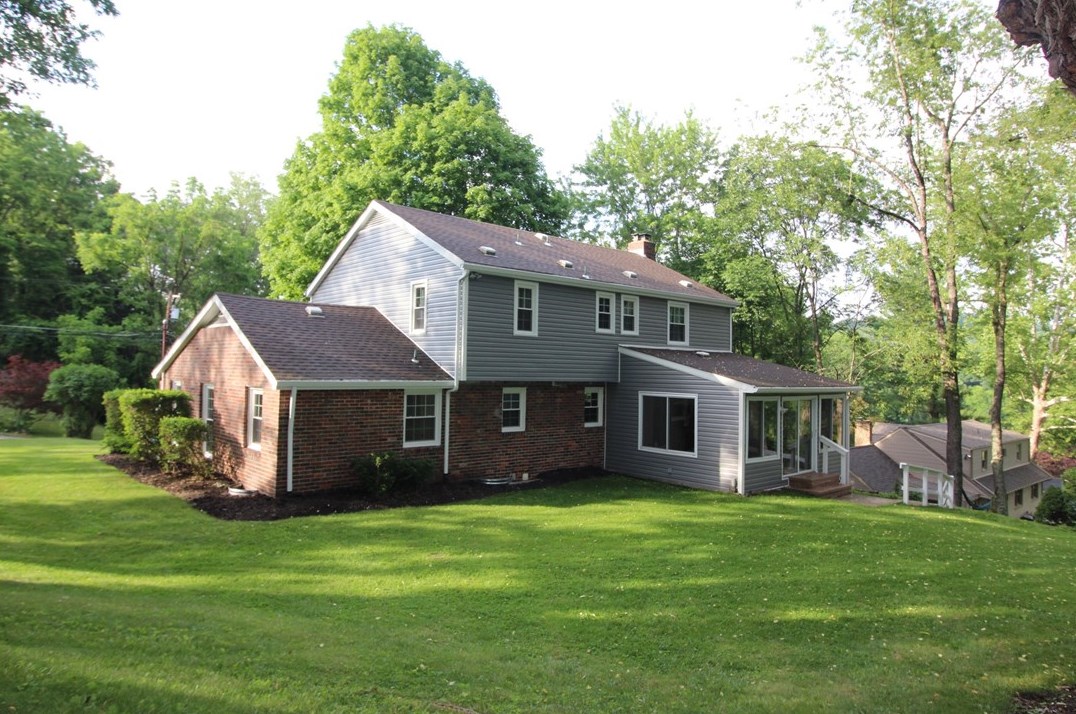 130 Robinhood Ln, Canonsburg, PA 15317
