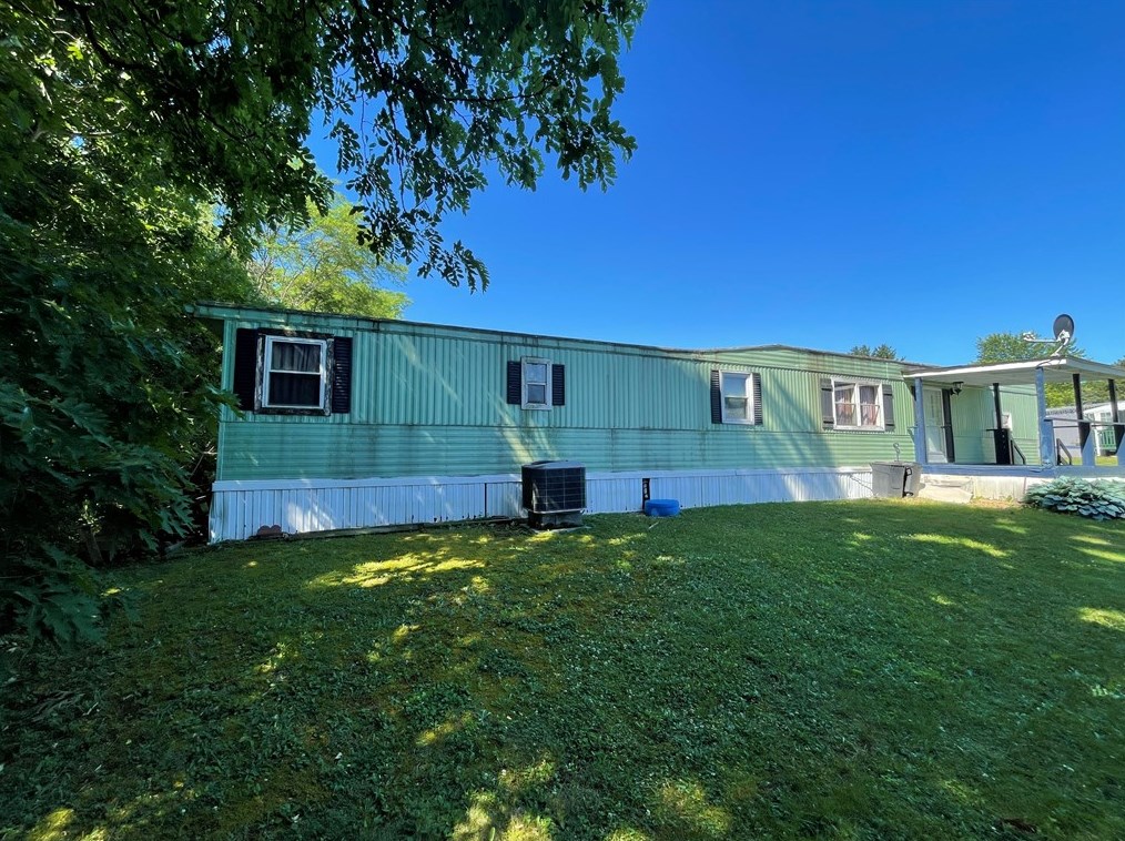 12 Concord Cir, Freedom, PA 15042-2206