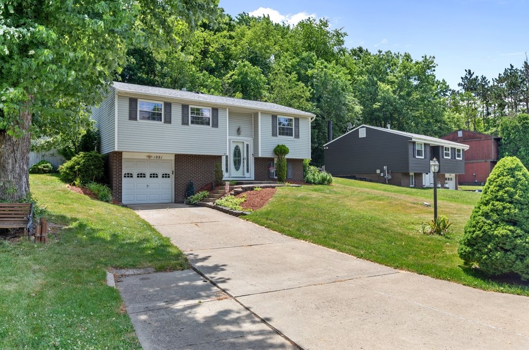 1881 Wallace Rd, Library, PA 15129