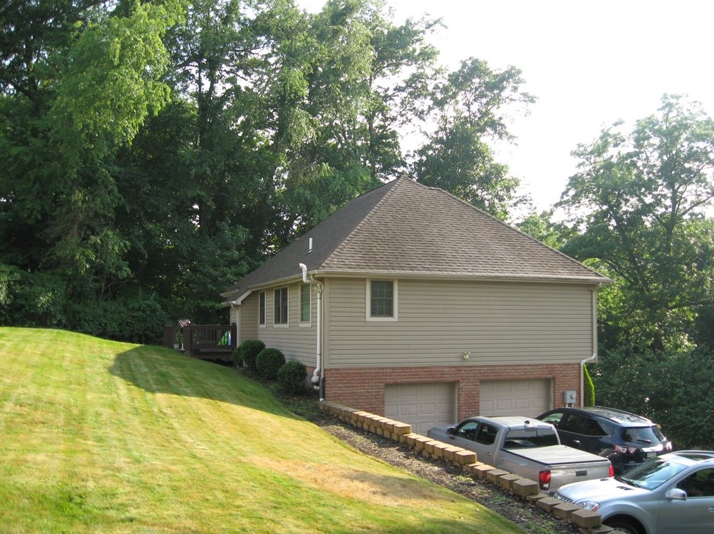 12 Grant Rd, Ellwood City, PA 16117-2892