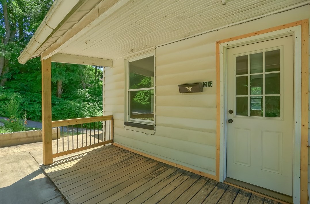 216 14th St, Ellwood City, PA 16117-1750