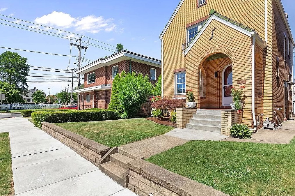 1044 Kennedy Dr, Ambridge, PA 15003