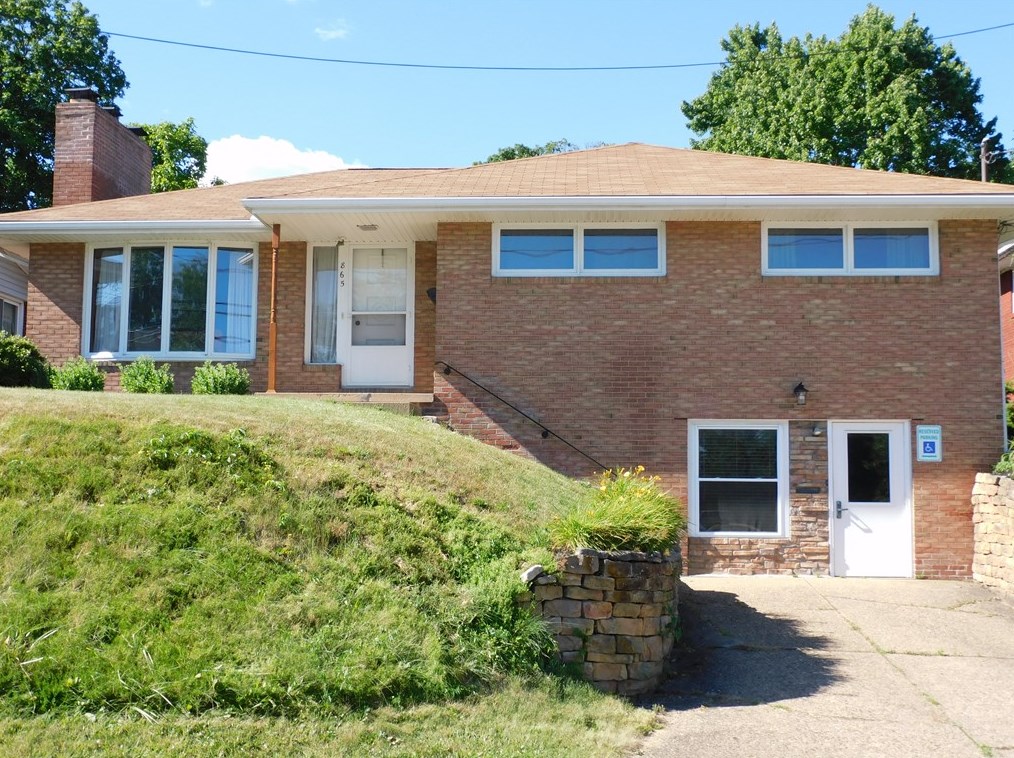 865 School St, Indiana, PA 15701-2911