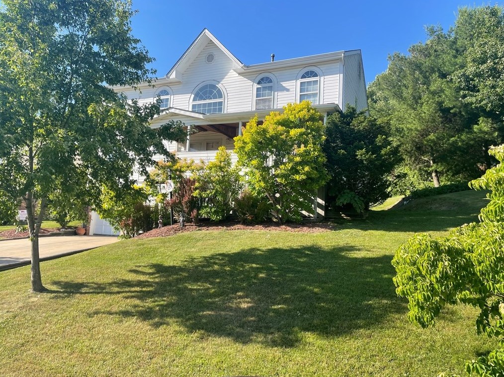 300 Moosehead Dr North, Imperial, PA 15126