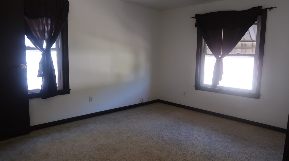 18 Young Ln, North Charleroi, PA 15022