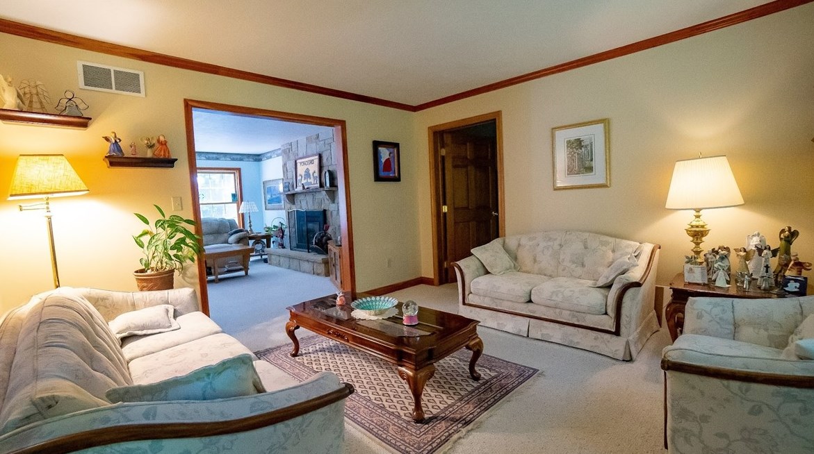 487 Clearfield Rd, Cabot, PA 16023-9529