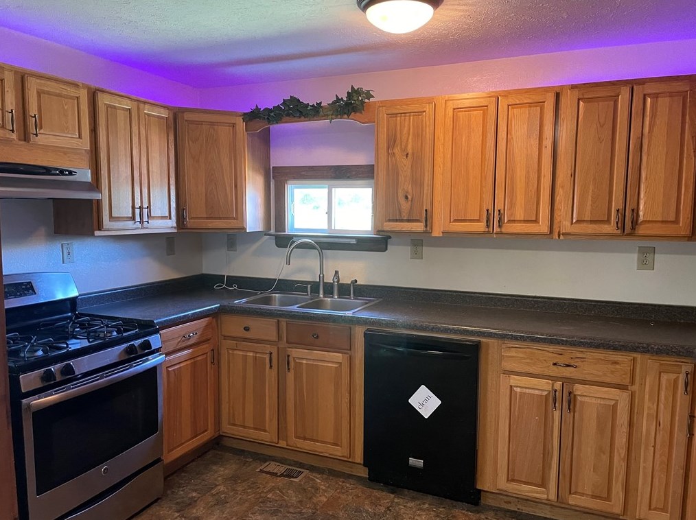 613 Painter Ave, Ford Cliff, PA 16228
