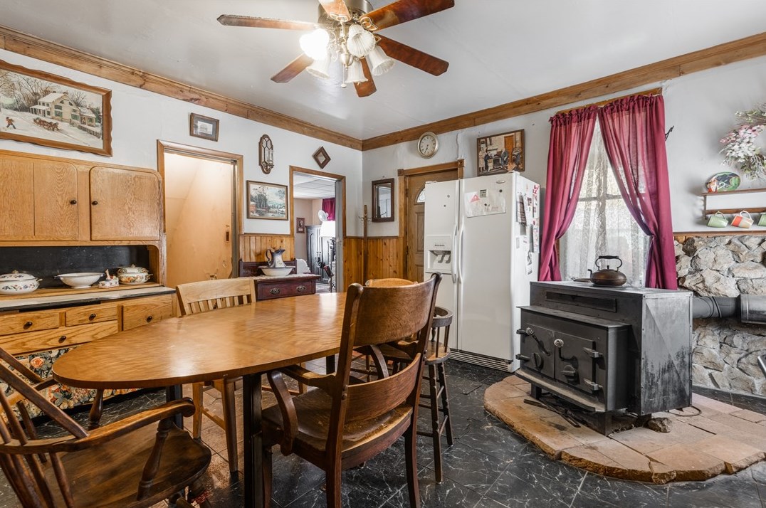 37 Portersville Rd, Ellwood City PA  16117-6201 exterior