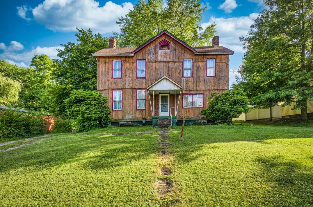 37 Portersville Rd, Ellwood City, PA 16117