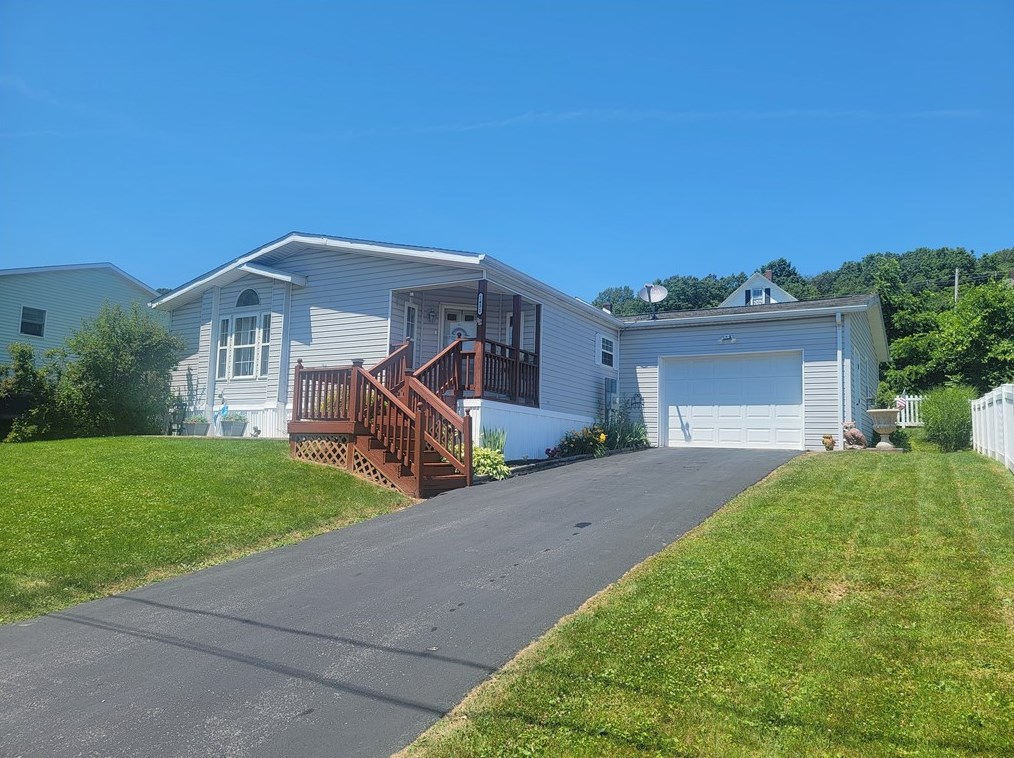 1431 Nixon Ave, Indiana, PA 15701
