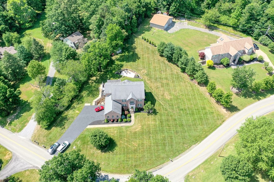 241 Downieville Rd, Valencia, PA 16059-1413