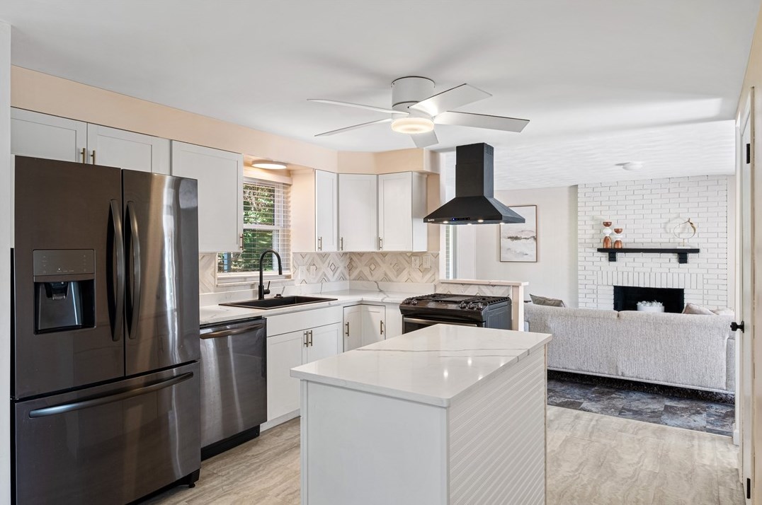 2473 Summit St, Bethel Park PA  15102-2074 exterior
