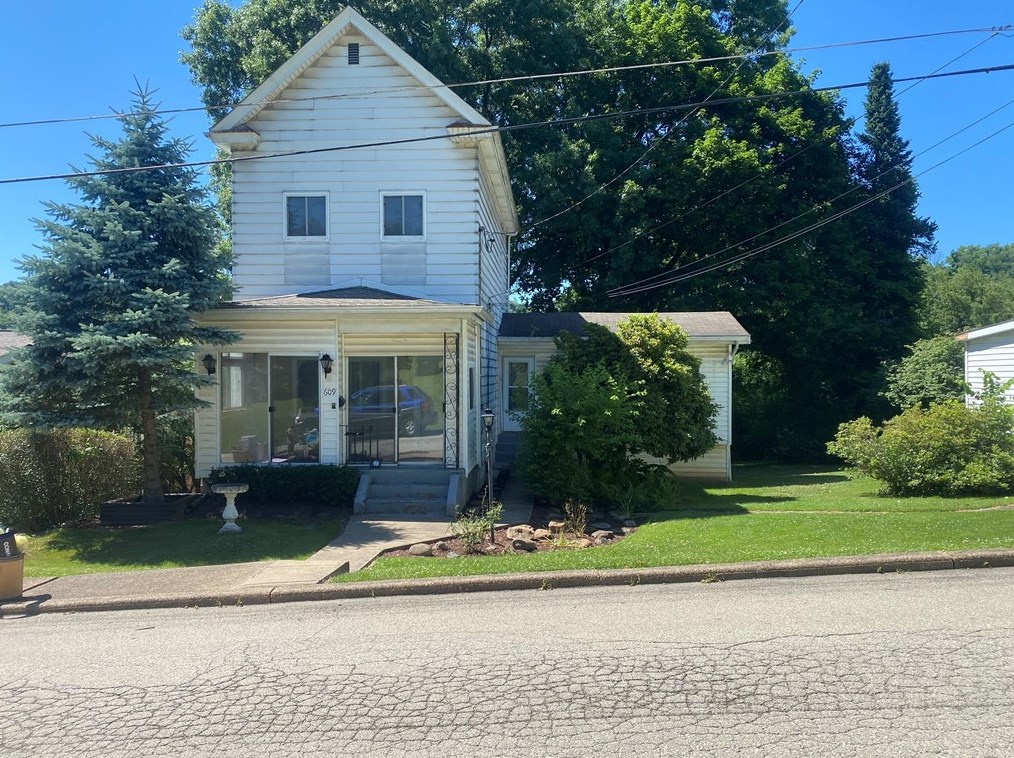 609 Boden St, Turtle Creek, PA 15145