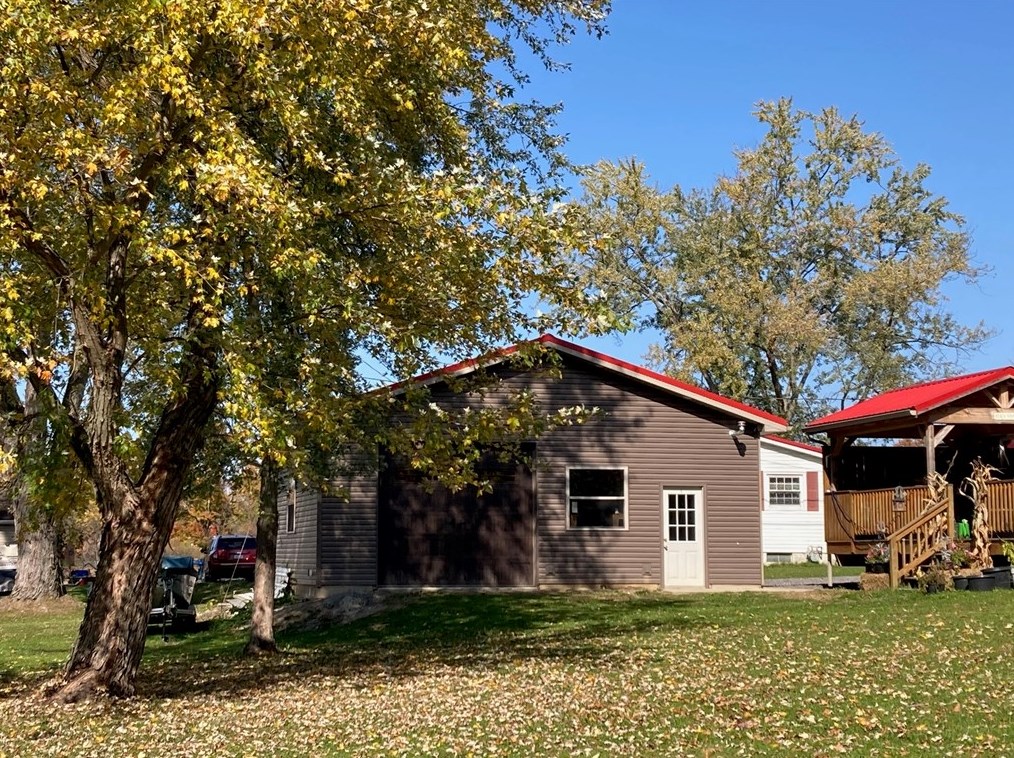 123 Shenango Park Rd, Transfer, PA 16154