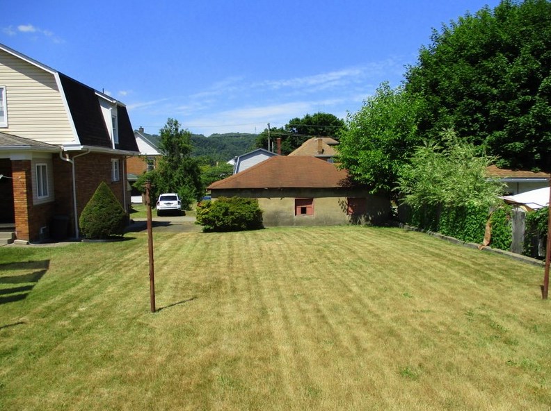 1427 Lenz Ave, Ambridge, PA 15003