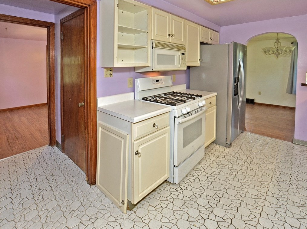 10681 Old Trail Rd, North Huntingdon, PA 15642