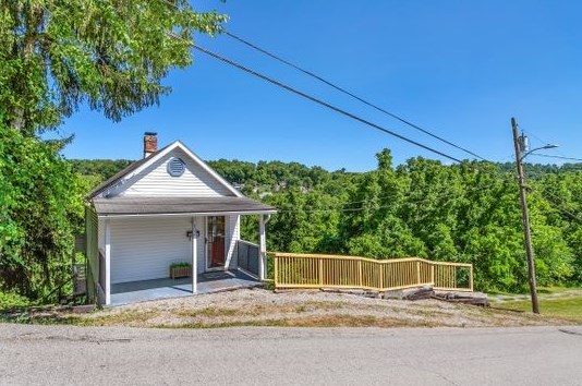 432 Oliver Ave, Bentleyville, PA 15314