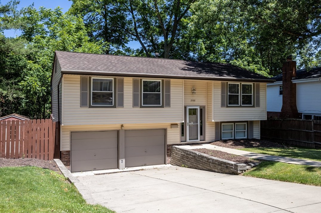 2988 Eastview Rd, Bethel Park, PA 15102