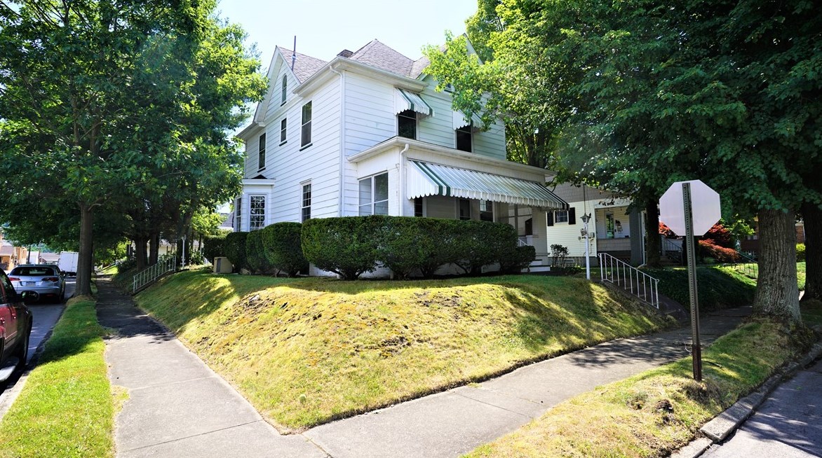 3334 6th Ave, Beaver Falls, PA 15010