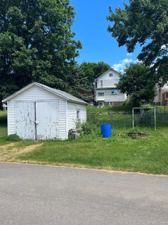 226 Park St, Grove City, PA 16127