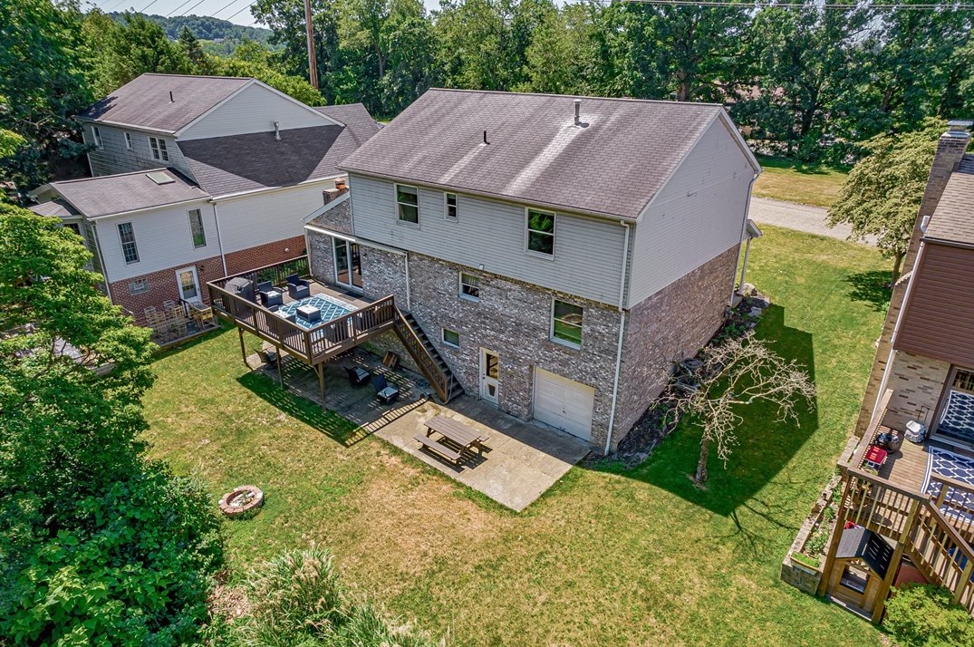 111 Regency Cir, New Kensington, PA 15068