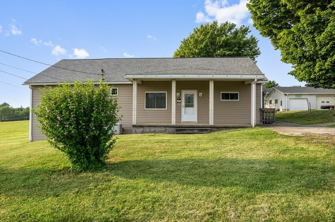 724 Petersburg Rd, Connellsville, PA 15425