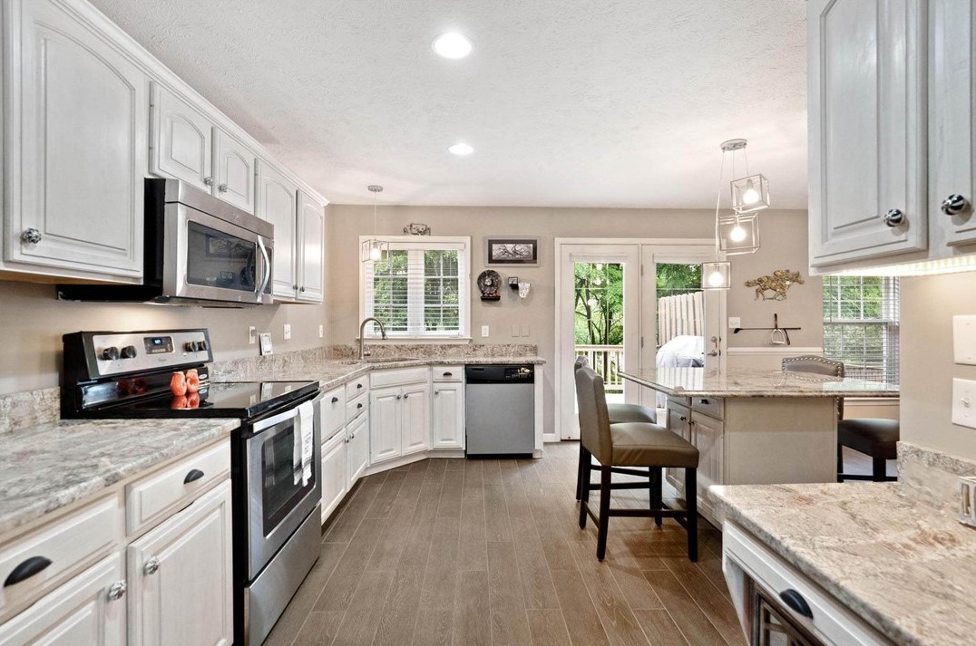 81104 Lost Valley Dr, Seven Fields, PA 16046-4272