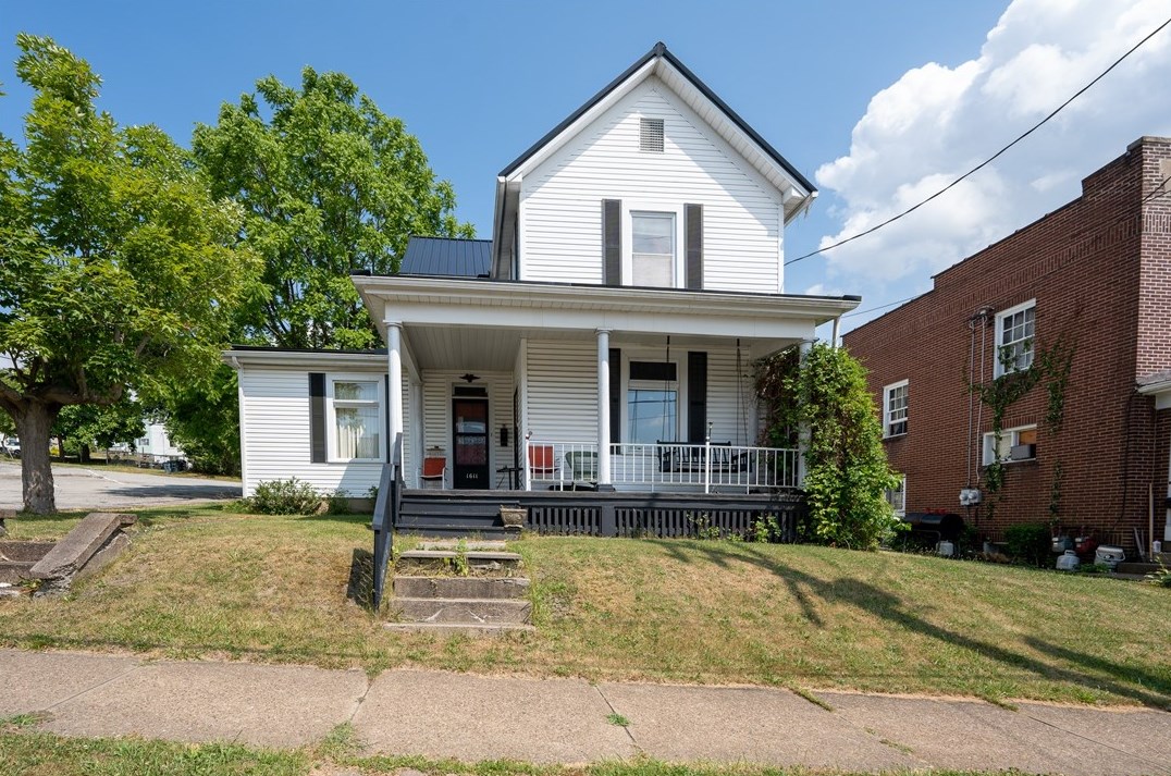 1611 Broad St, Greensburg, PA 15601-5403