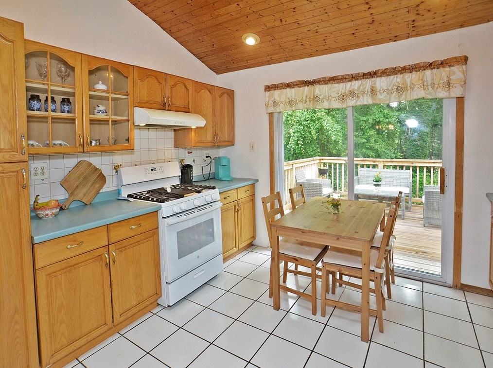 1343 Foxboro Dr, Monroeville, PA 15146-4439