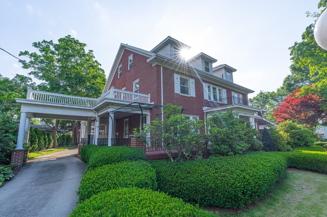 304 Hillcrest Cir, Grove City, PA 16127