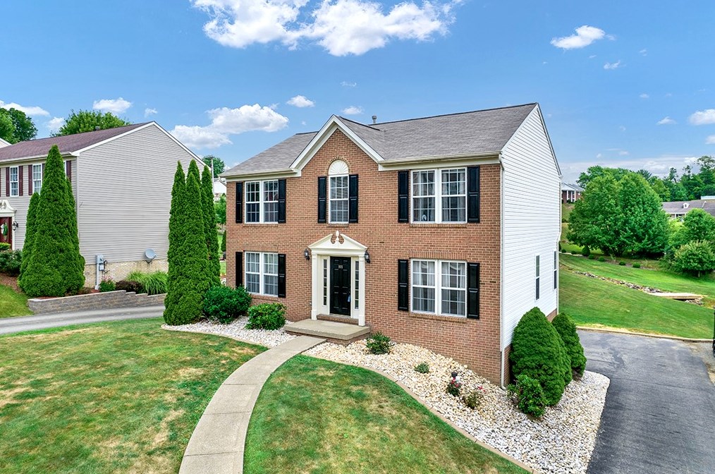 905 Castlegate Cir, Greensburg, PA 15601