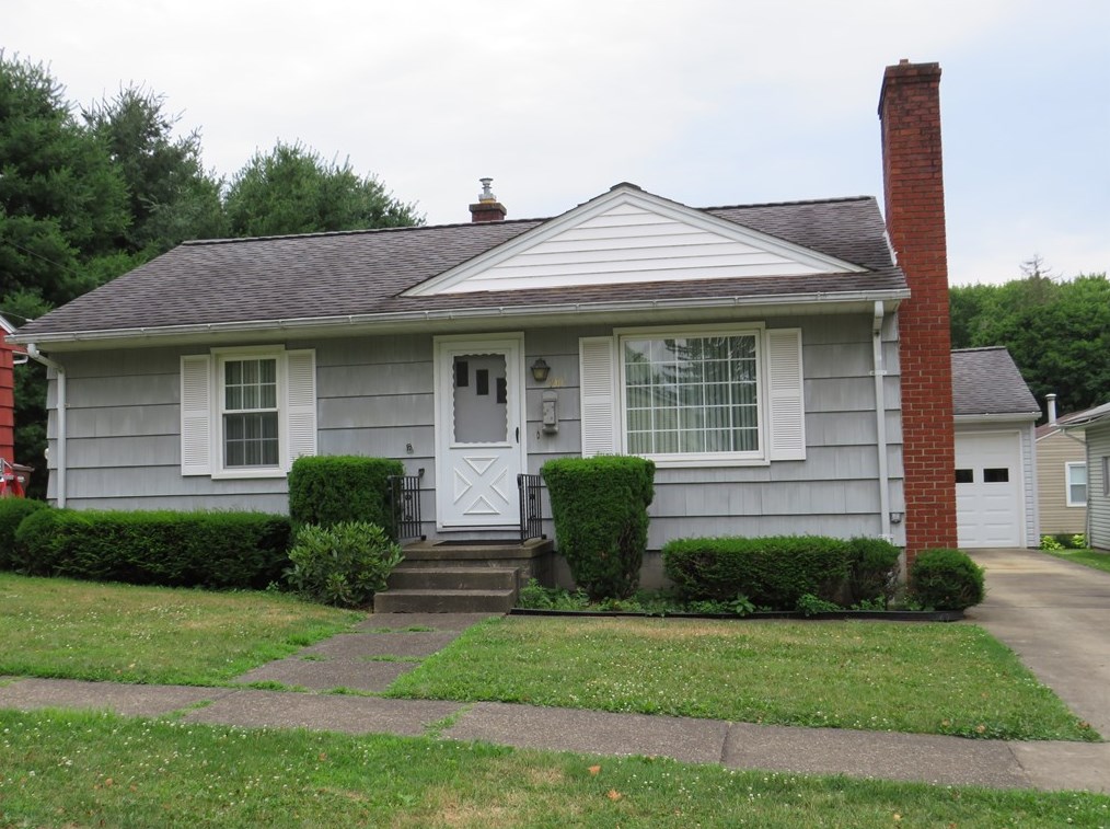 710 Cedar Ave, Grove City, PA 16127