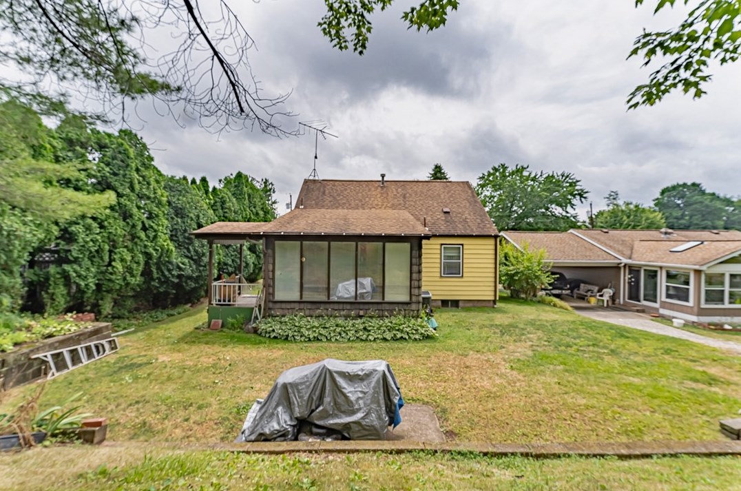 113 Rachel St, Springdale, PA 15144-1027