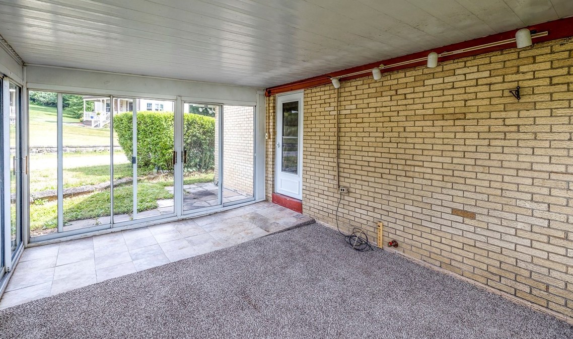 192 Verona Dr, Washington PA 15301-2749 exterior