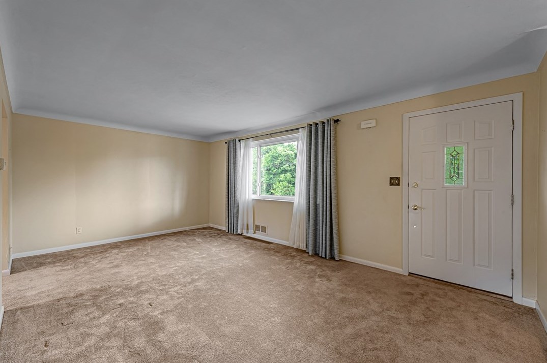 1006 Lynda Ln, North Versailles, PA 15137-1607
