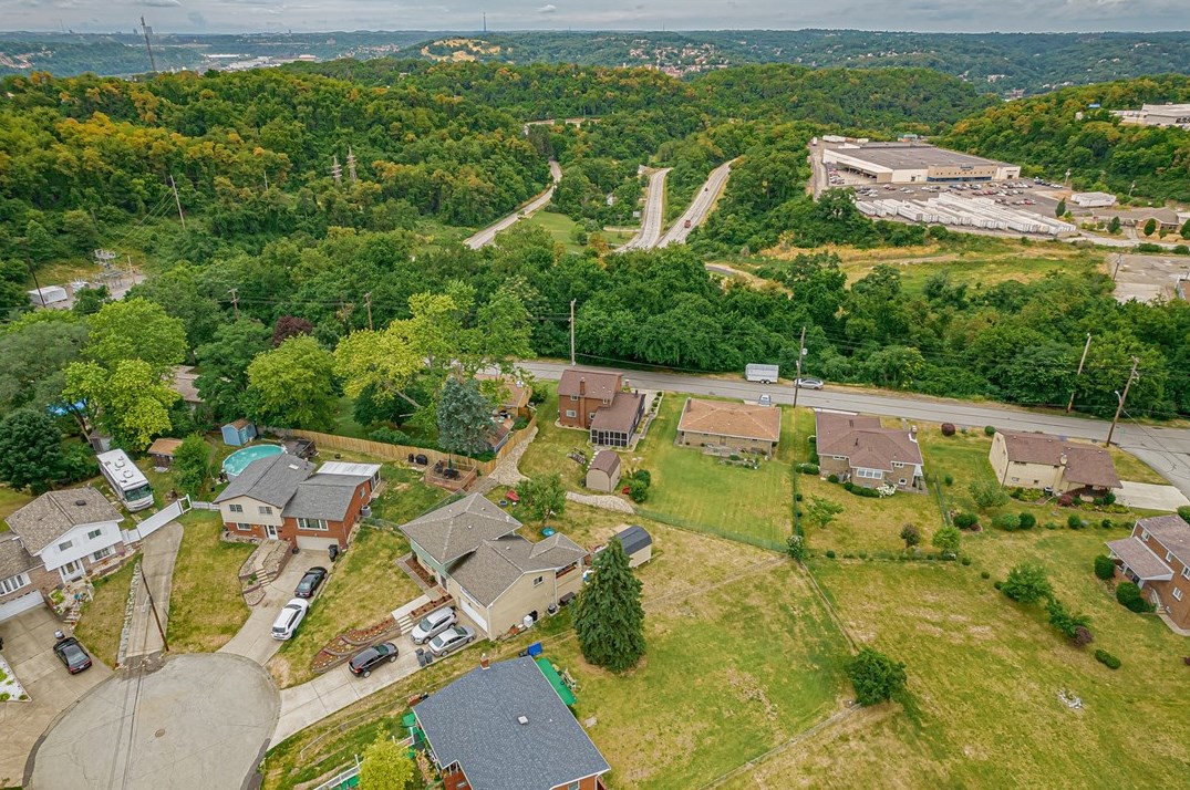 1006 Lynda Ln, North Versailles PA  15137-1607 exterior