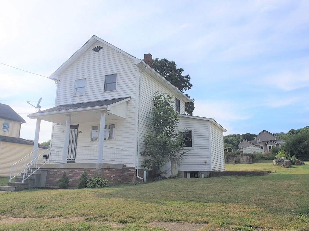 422 1st St, Ernest, PA 15739