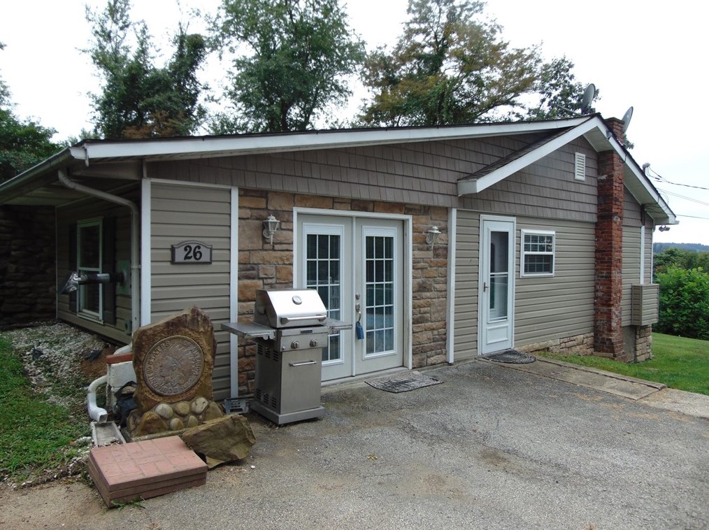 26 High St, Dunbar, PA 15431-1618