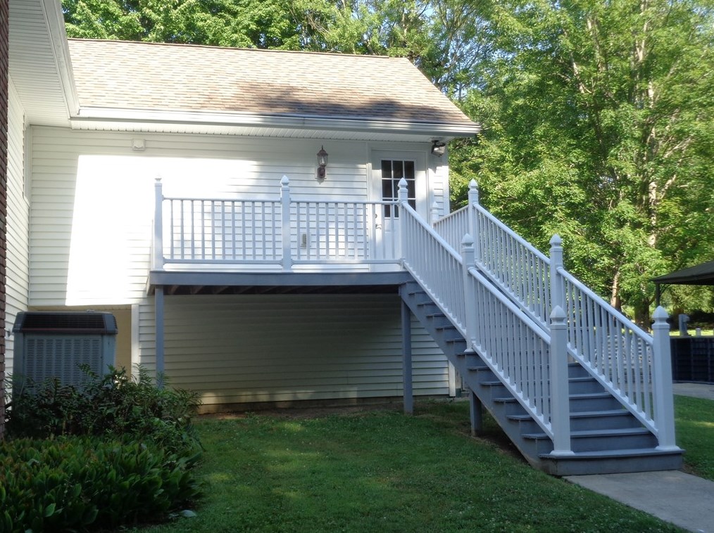 3965 Hogback Rd, Hermitage, PA 16148