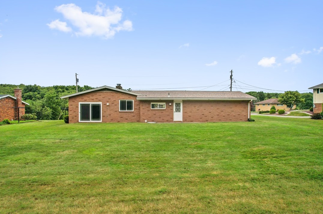 1001 Doral Dr, Butler, PA 16001-3174