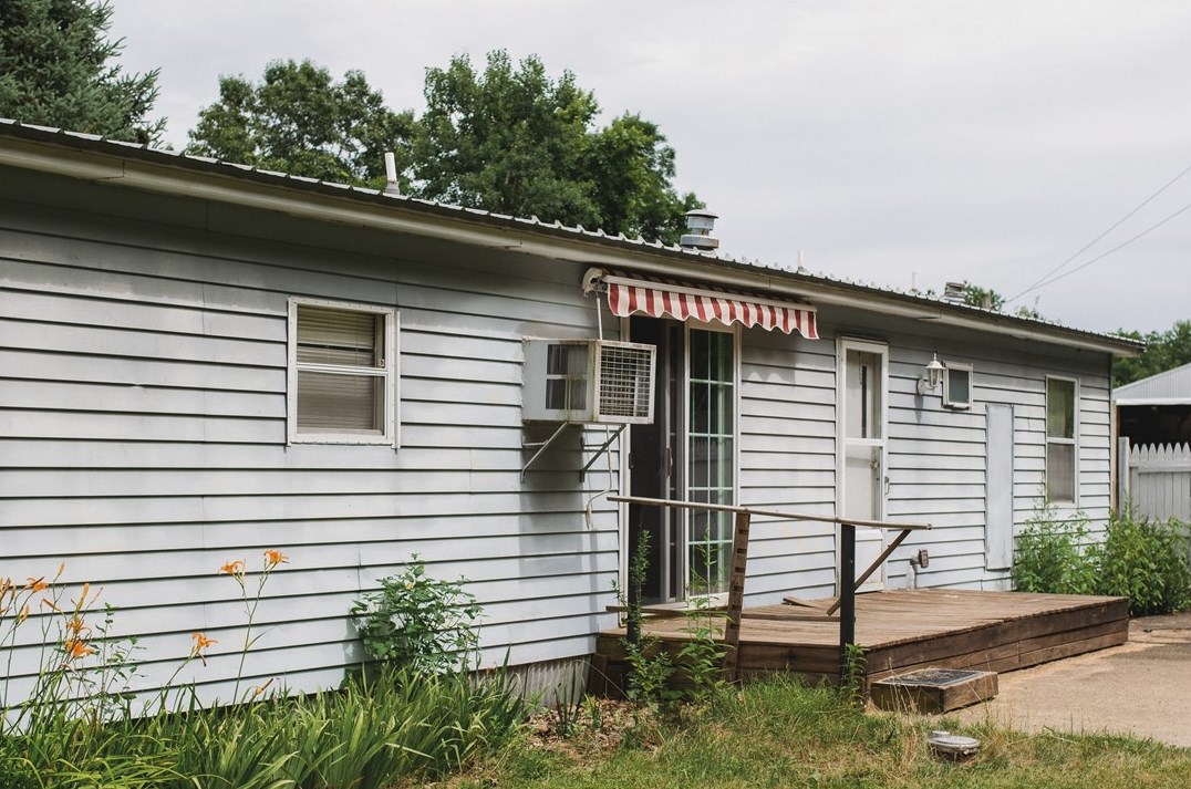 2201 Evans City Rd, Zelienople, PA 16063-3311