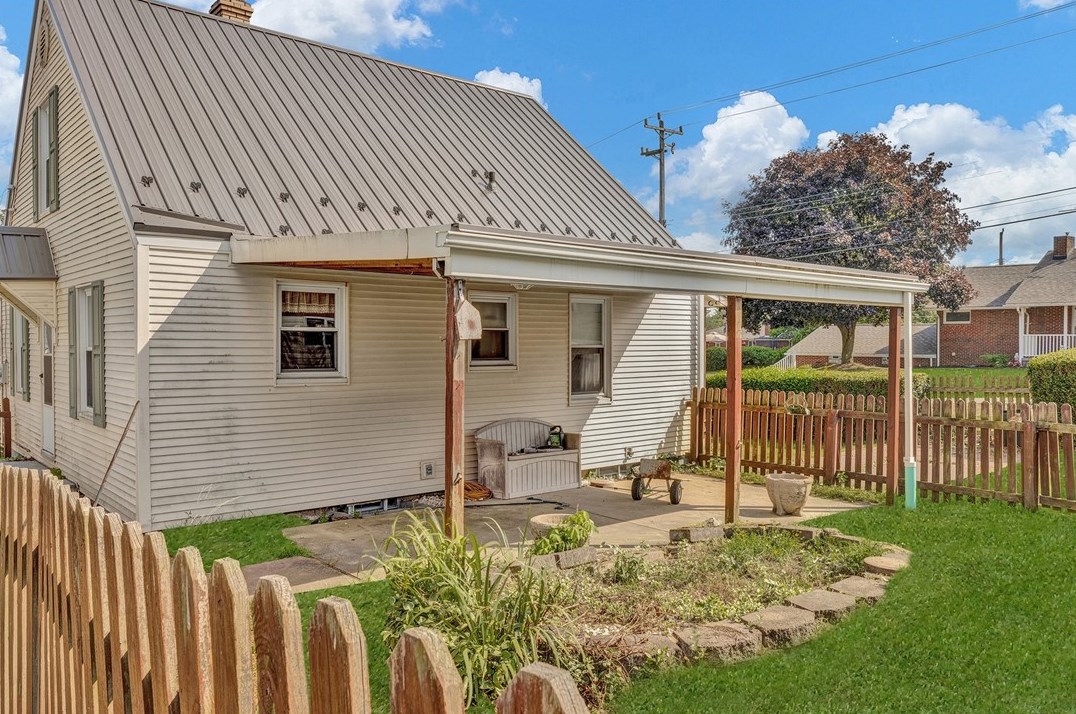 1098 Nimick Ave, Monaca PA 15061-1333 exterior