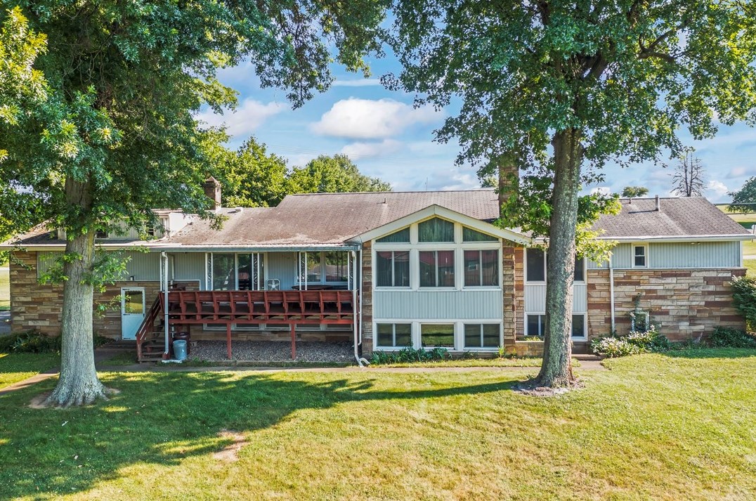 325 Rolling Meadows Rd, Waynesburg, PA 15370-2404