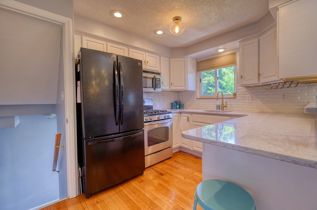 557 Sunnyfield Dr, Monroeville, PA 15146-1612