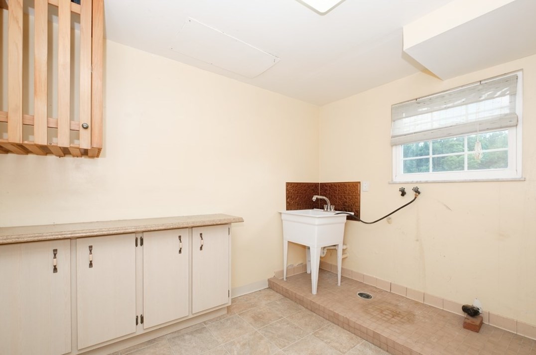 20 Spring Dr, Monessen, PA 15062-2521