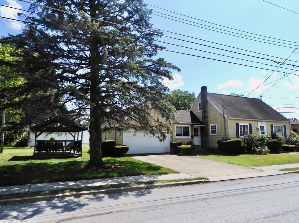 349 W North St, Mercer, PA 16137