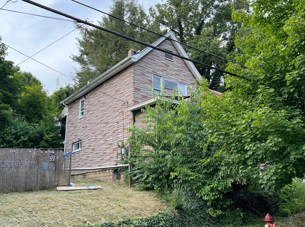 215 Good St, Jeannette, PA 15644